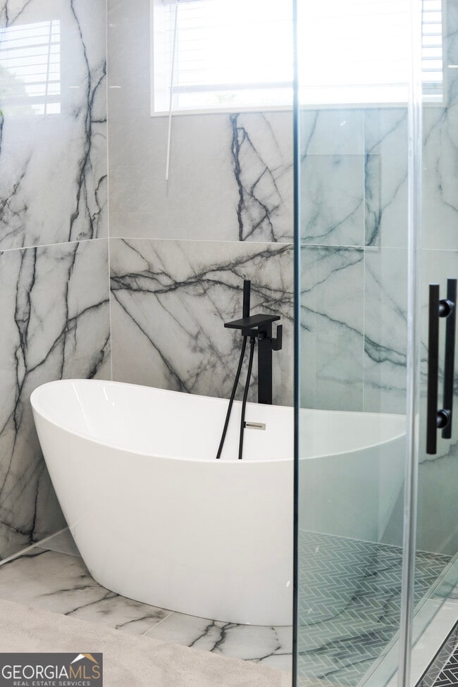 Building Photo - 68 Boulevard SE