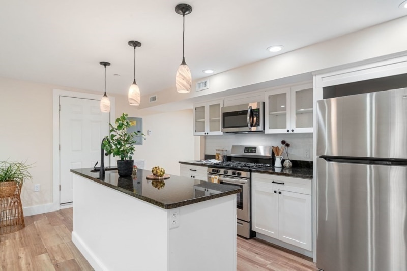 Building Photo - 18 Whitney Ave