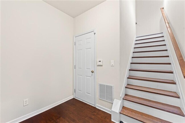 Building Photo - 11200 Brunson Dr