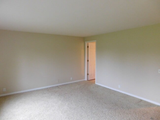 Building Photo - 3Bd/2Ba Single Story Home-For viewing!