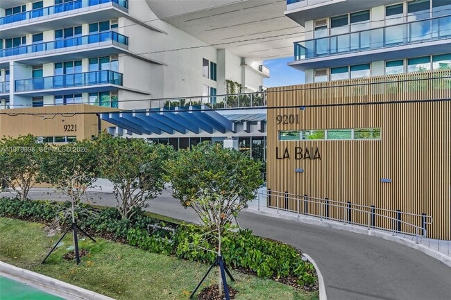 Building Photo - 9201 E Bay Harbor Dr