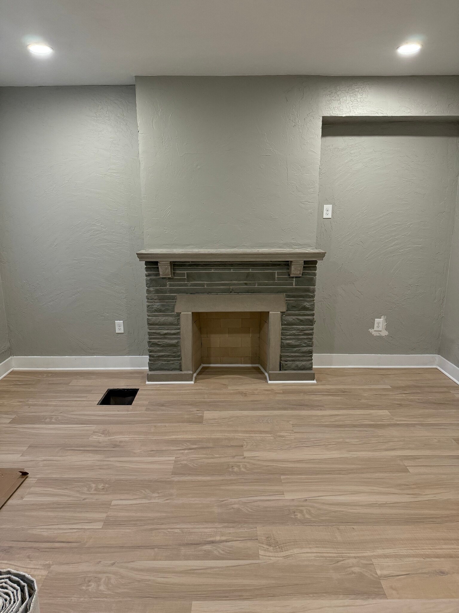 Building Photo - 226 W Sycamore St