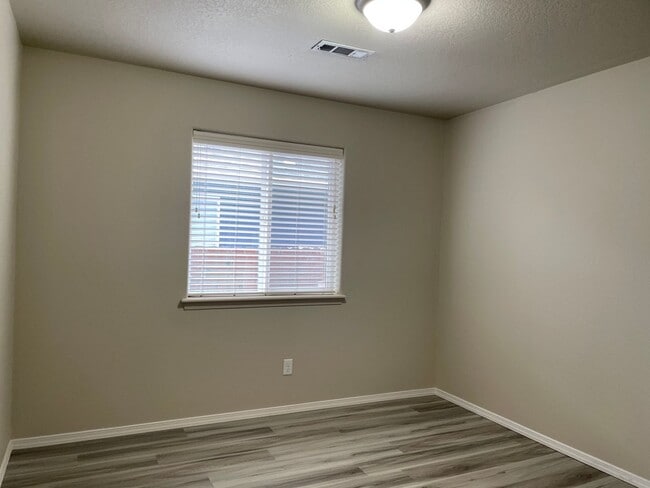 Building Photo - Great 3 Bedoom 2 Bath Home