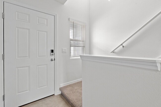 Building Photo - "Spacious 3-Bedroom Townhouse in Ocala with 2.5 Baths and 1505 Sq Ft – Your Perfect Rental Retreat!"