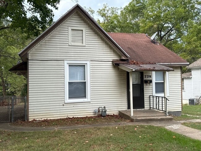 2 Bedroom House! $750!!! - 2 Bedroom House!  $750!!!