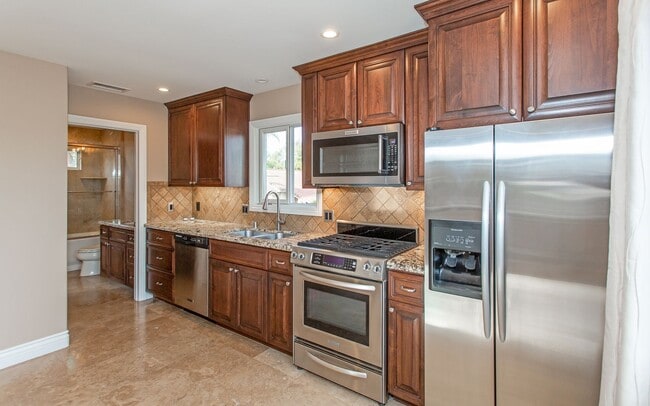 Building Photo - Upgraded 1 Bedroom, 1 Bath ADU!!