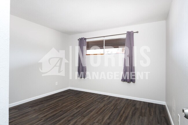 Building Photo - Convenient, Beautifully Updated Space Available Now!
