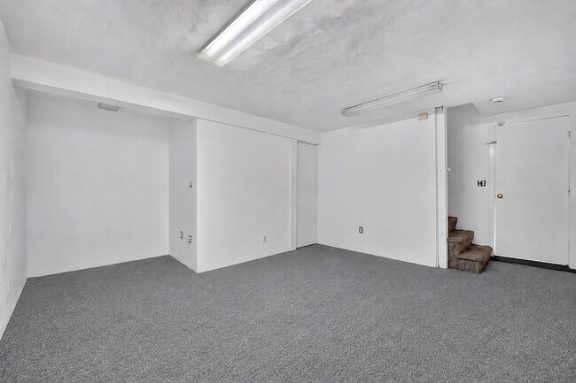 Building Photo - 74 Loomis St