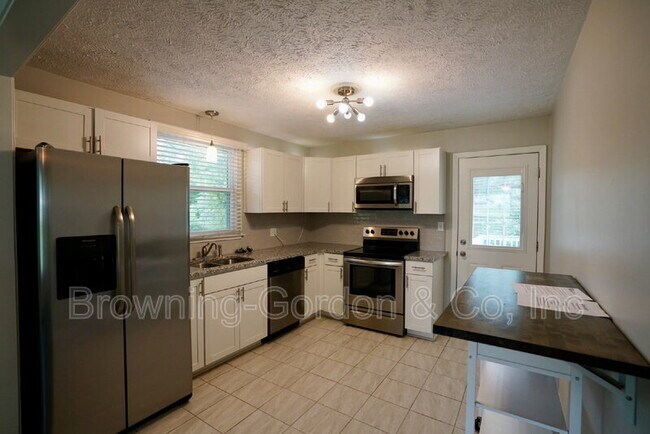 Building Photo - 363 Strasser Dr