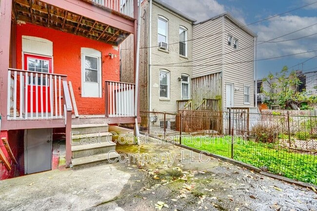 Building Photo - 2204 Ruskin Ave