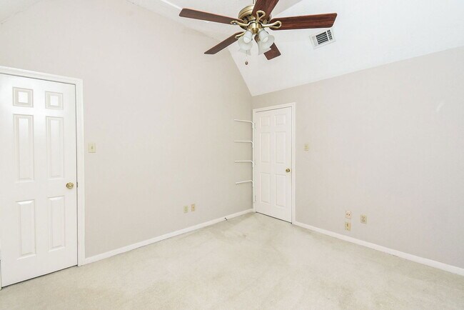 Building Photo - 127 Rush Haven Dr