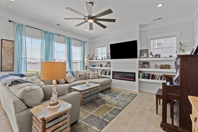 Building Photo - 105 Farmridge Wy