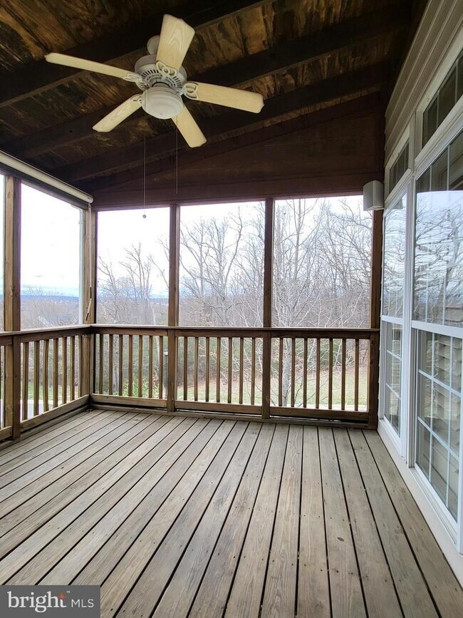 Building Photo - 3-Level Townhome at Lansdowne on the Potomac