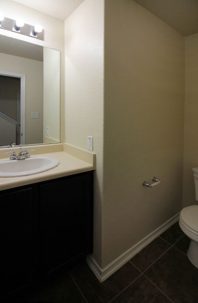 Primary Photo - Gorgeous 5/2.5 Home Available for Immediat...