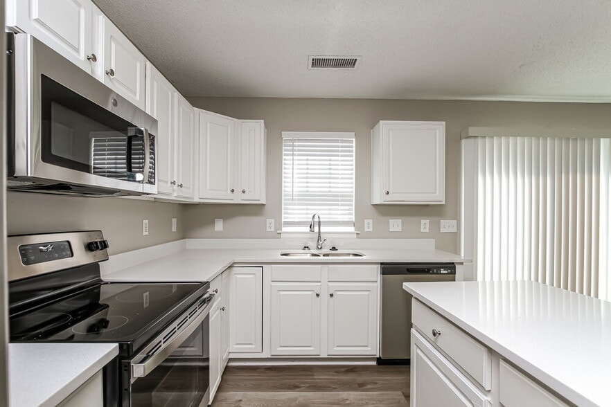 Building Photo - 8534 Appledale Dr