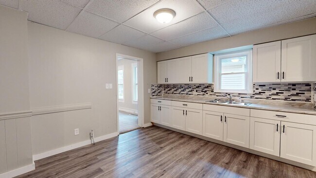 Building Photo - Old Brooklyn Area - 4 Bedroom - 1 Bath - Single Family Home