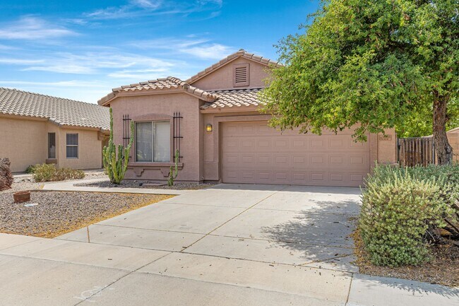 Building Photo - Beautiful Large 3 Bedroom home in Parkwood...