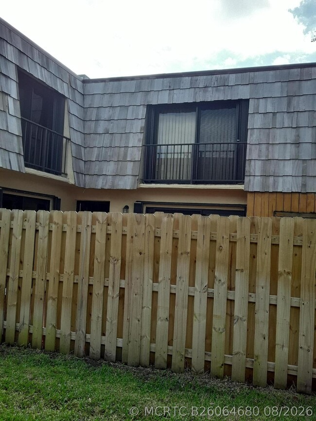 Building Photo - 2403 N Waterside Dr