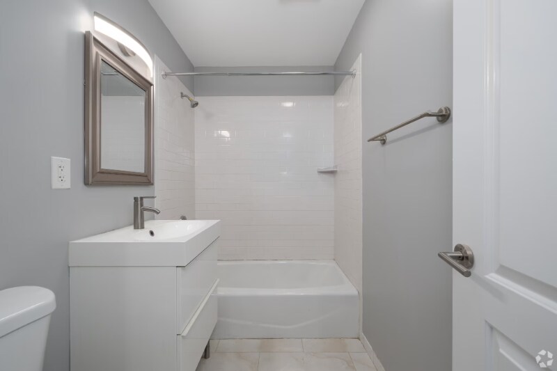 Building Photo - 954-960 Chapel St