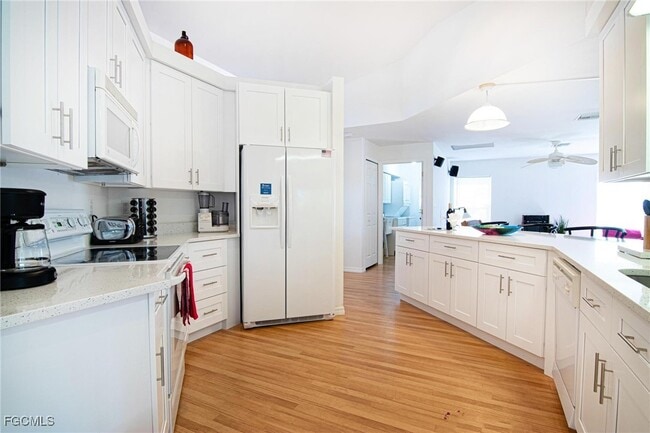 Building Photo - 3032 SW 10th Ave