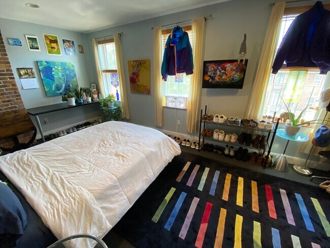 Building Photo - 113 W Dedham St