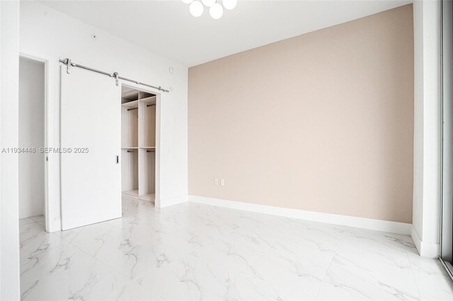 Building Photo - 2000 Metropica Wy