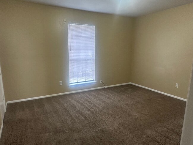 Building Photo - 300 Rice St