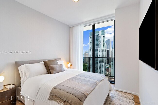 Building Photo - 398 NE 5th St