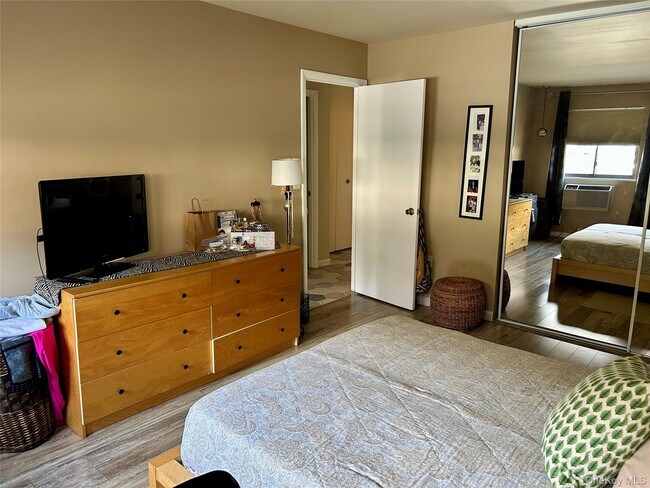 Building Photo - 40 Scarborough Ln