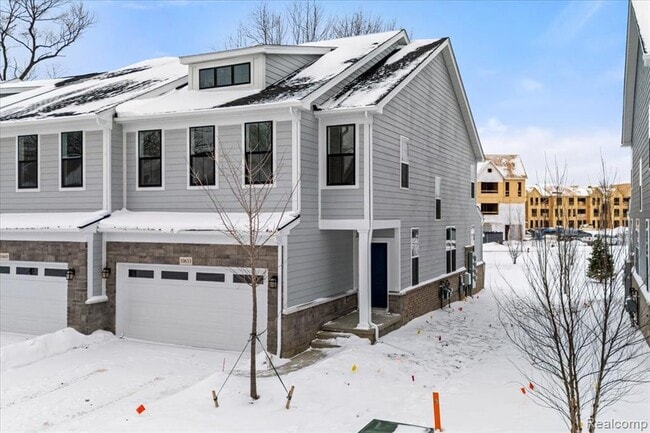 Building Photo - 10633 Barrett