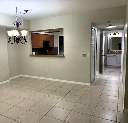 Building Photo - 9340 Fontainebleau Blvd