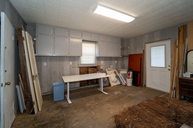 Building Photo - Davis Shores 3/2 Single Family Home