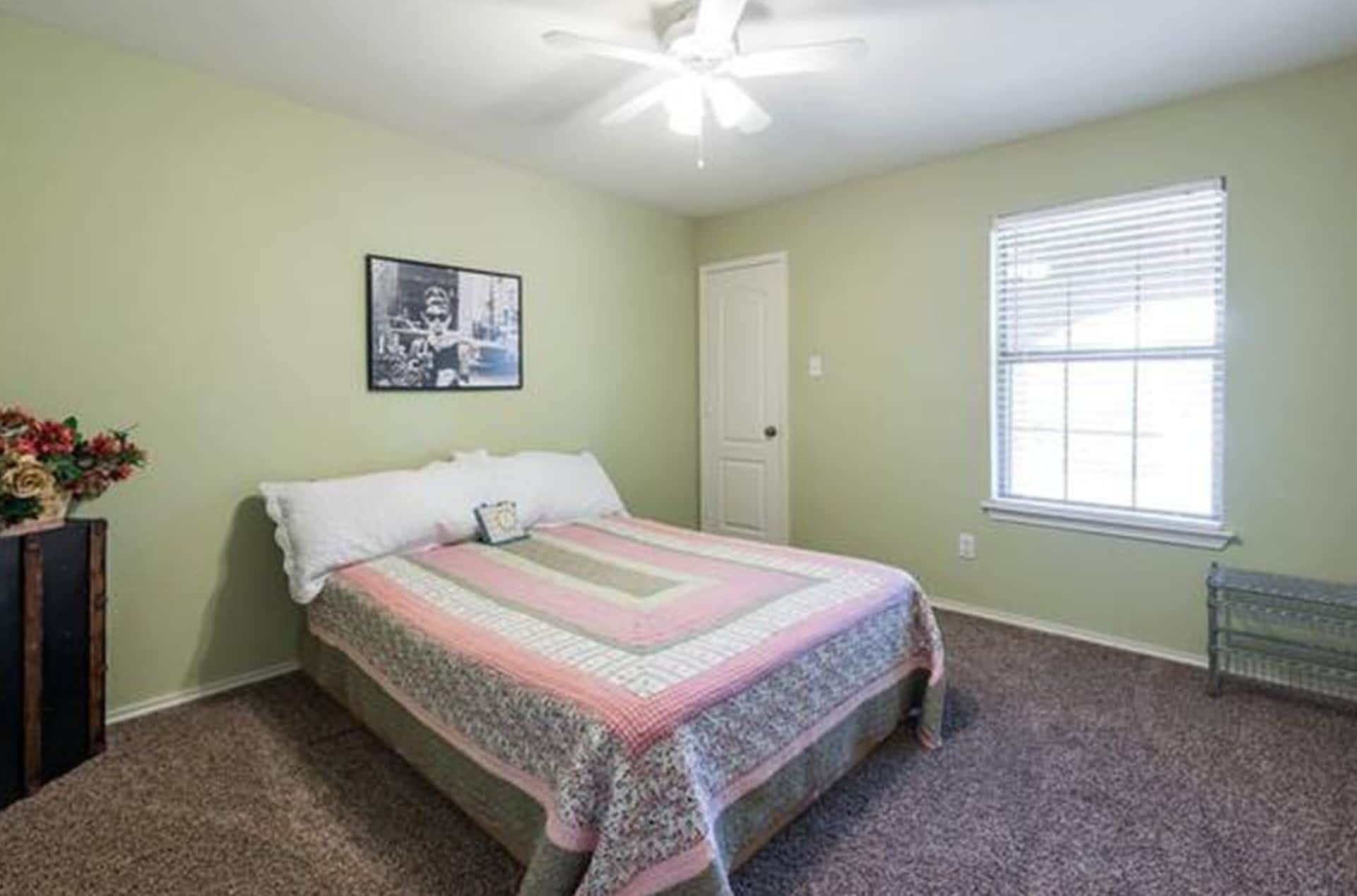 Building Photo - 4405 Woodstock Dr