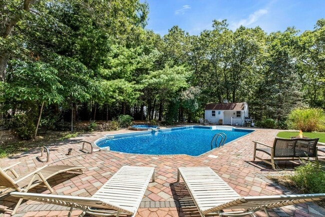 Building Photo - 12 Douglas Ct