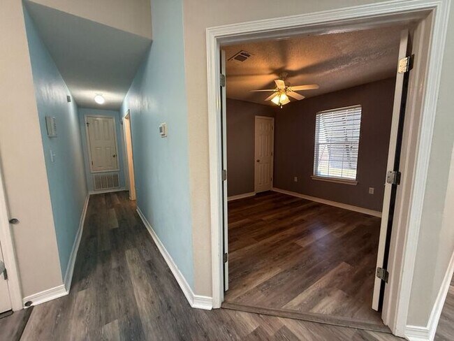 Building Photo - Gulf Breeze - Mandavilla - 3 bedroom, 2 bathroom