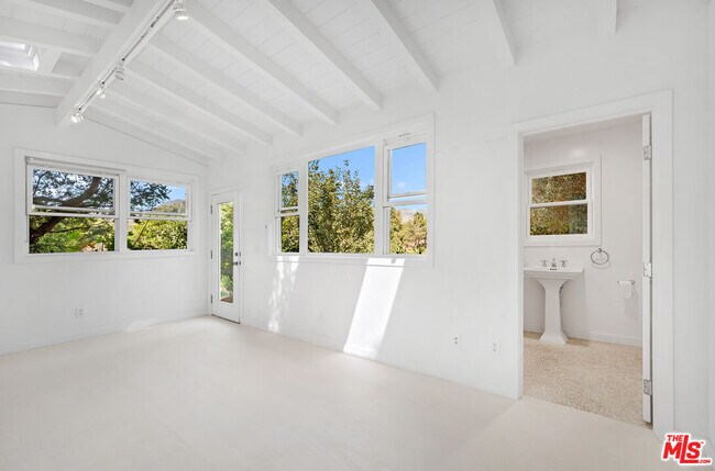 Building Photo - 6644 Wildlife Rd