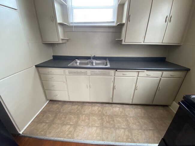 Building Photo - 1814 St Joseph Blvd