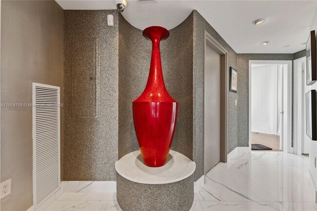 Building Photo - 6000 Indian Creek Dr