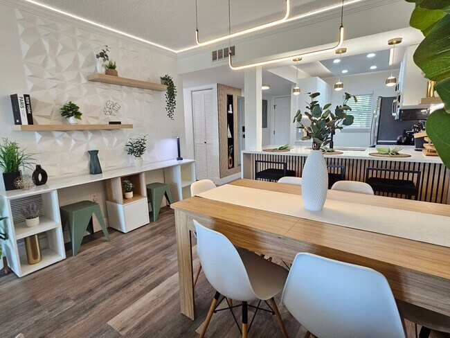 Building Photo - Gorgeous Seasonal Short-Term 2 Bedroom 2 Bathroom 2nd Floor Condo with Golf Transfer at Farmingto...