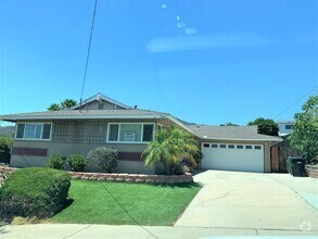 Building Photo - ***BEAUTIFUL 3 BEDROOM, 2 BATH HOUSE COMIN...