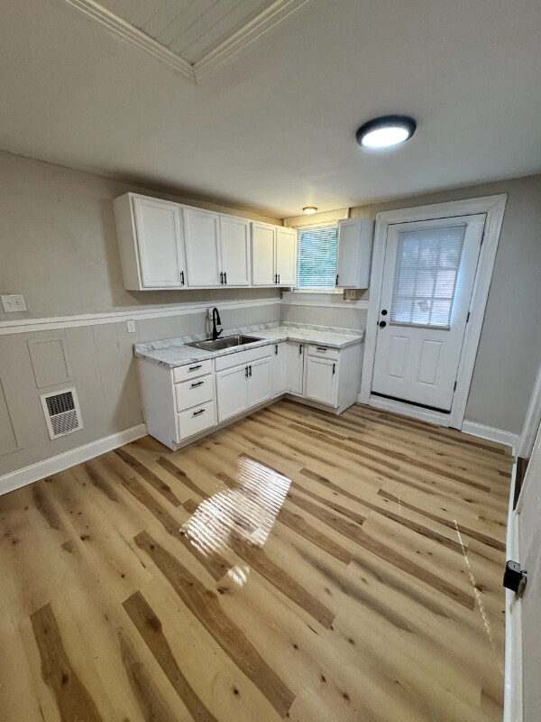 Building Photo - 755 Chislett St