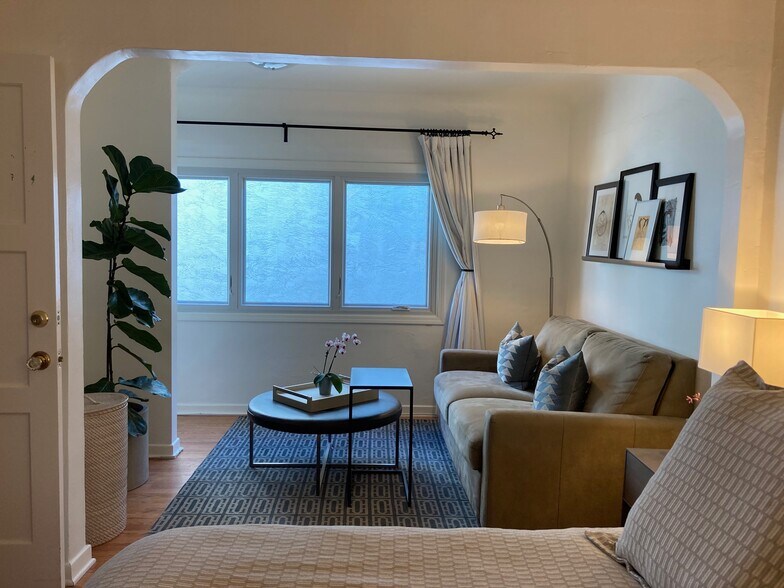 Master bedroom - 2000 Washington Ave