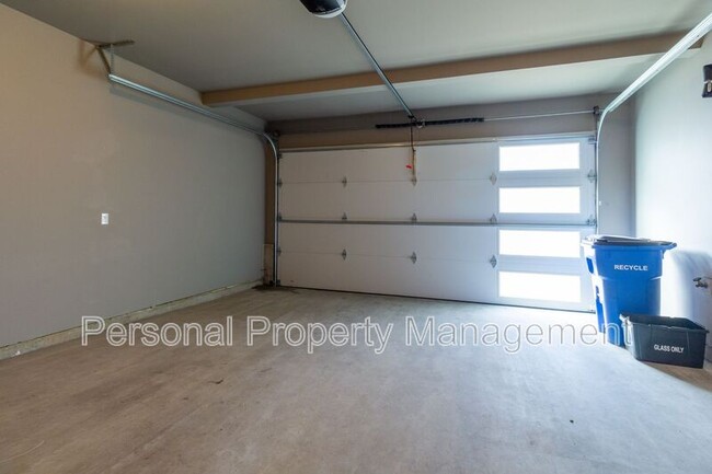Building Photo - 8715 NE 43rd Pl