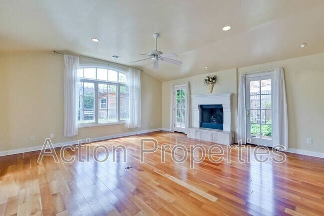 Building Photo - 450 Juanita Way