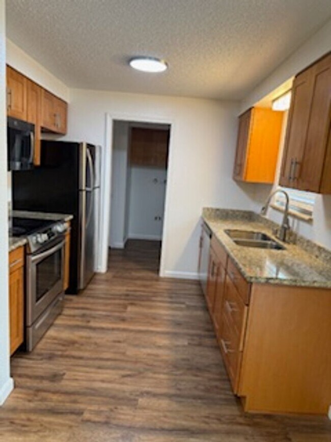 Building Photo - Central Lakes - Lakewood Duplex