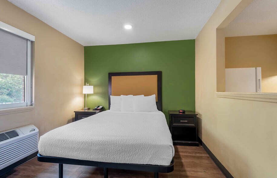 Building Photo - Furnished Studio-Charlotte - Tyvola Rd. - ...