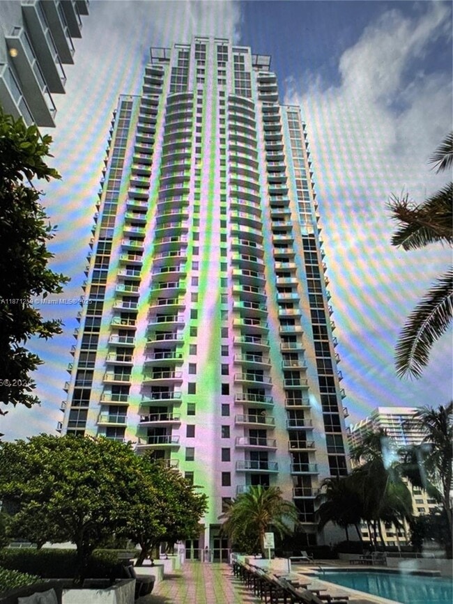 Building Photo - 1060 Brickell Ave