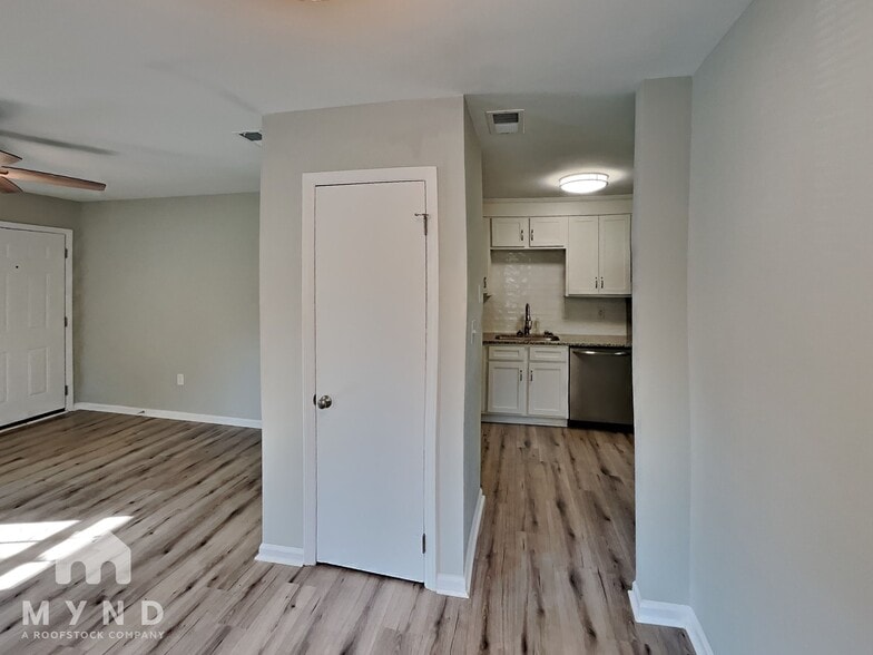 Building Photo - 3621 Firestone Dr