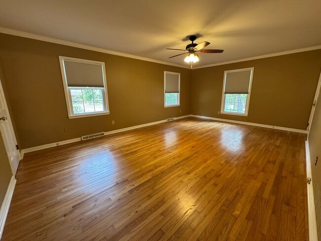 Building Photo - Large 3/2 House off Kingston Hwy- $2,195