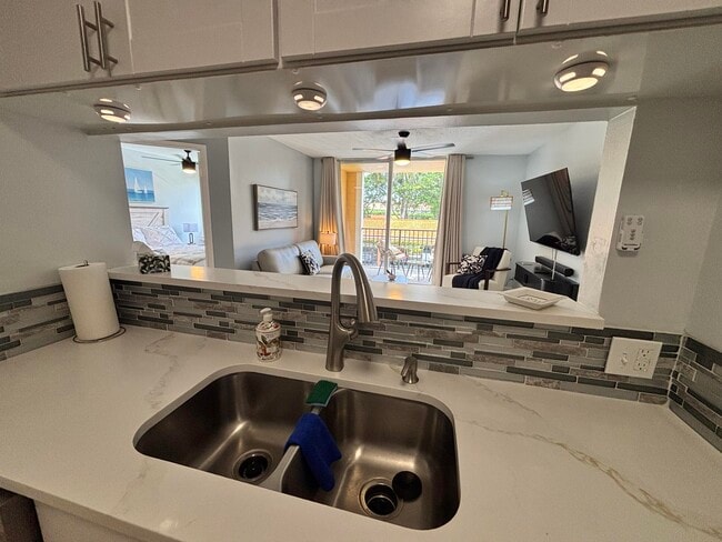 Building Photo - 123 Yacht Club Way